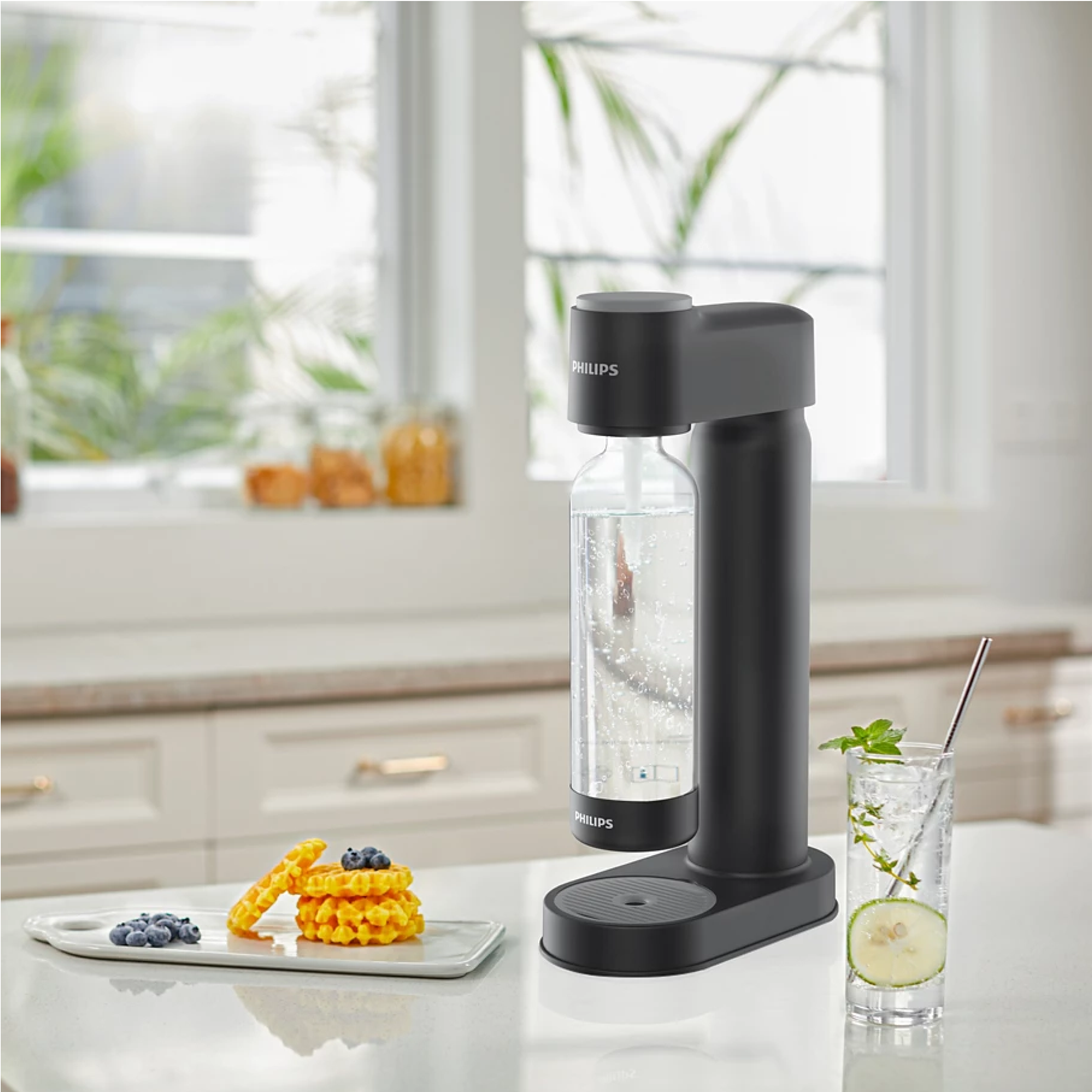 Philips Gasatore Acqua Kit Soda Maker Lite - Nero, con bottiglia e bombola da 425Gr. - immagine 2